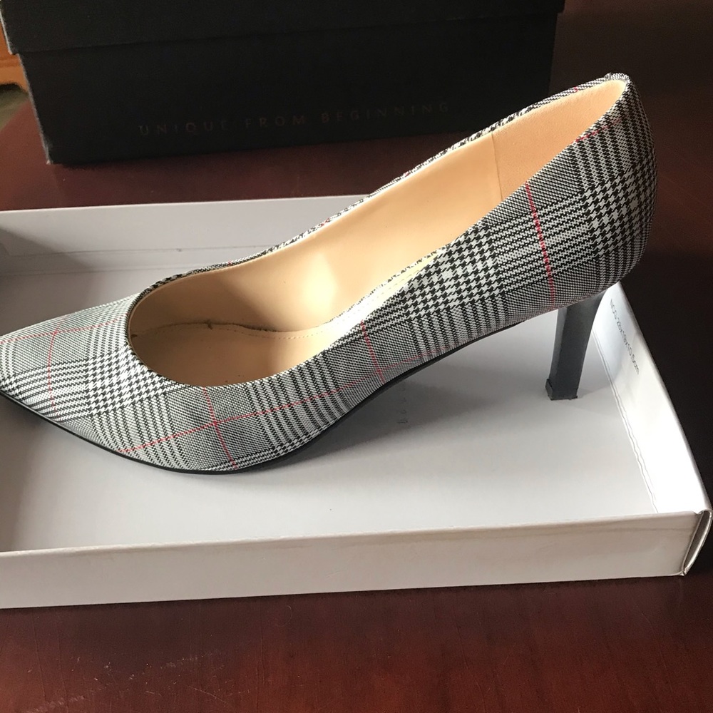 Gray plaid pump